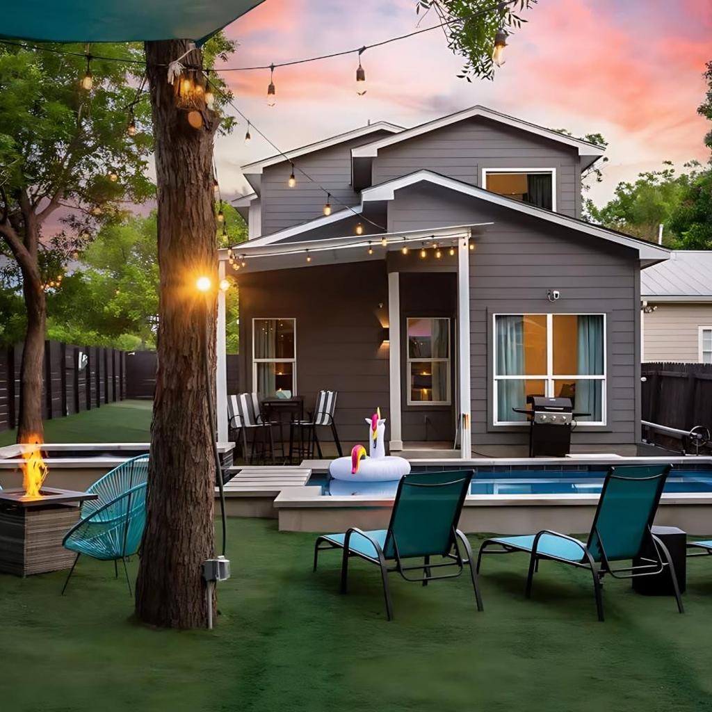 Photograph of East Austin Pool and Hot Tub Retreat Near Rainey