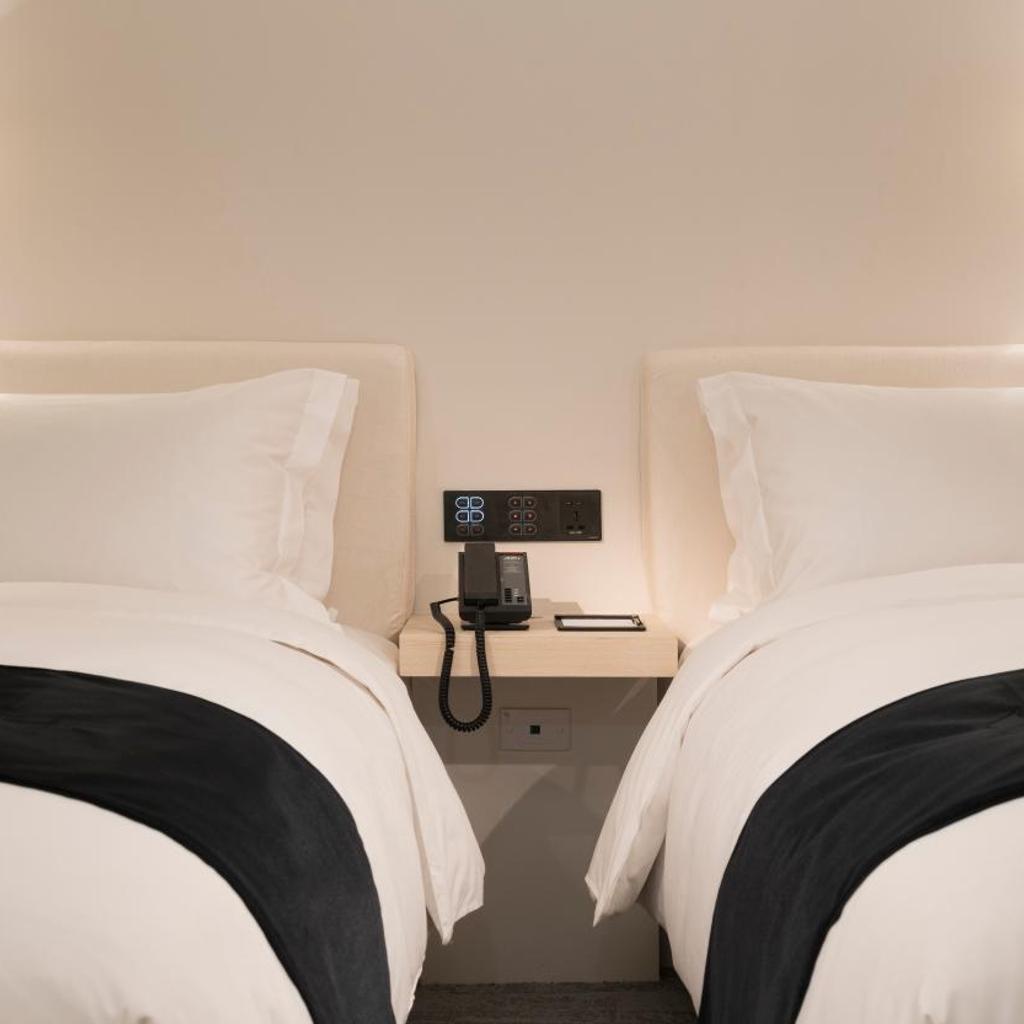 Swiio Hotel Daan — 