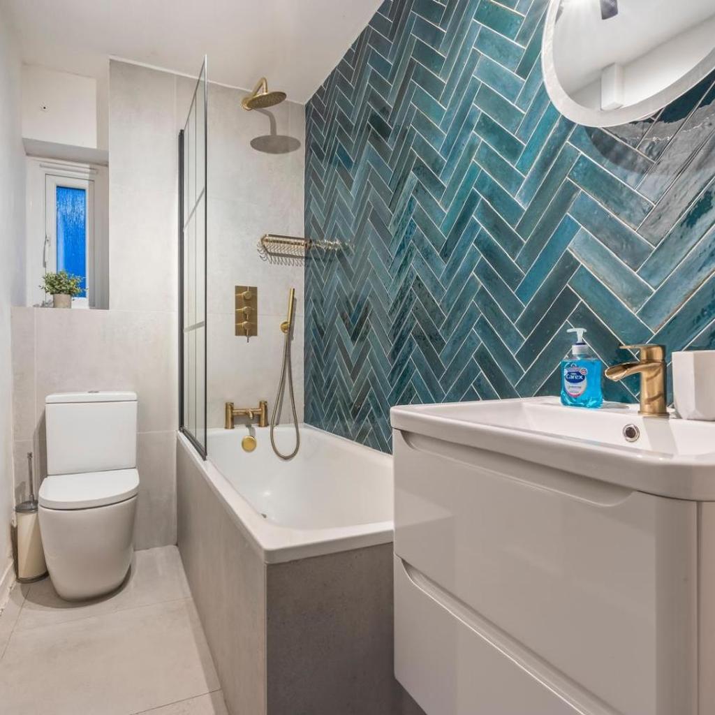 Photograph of Fulham Serviced Apartment, Sleeps 6 WIFI Parking