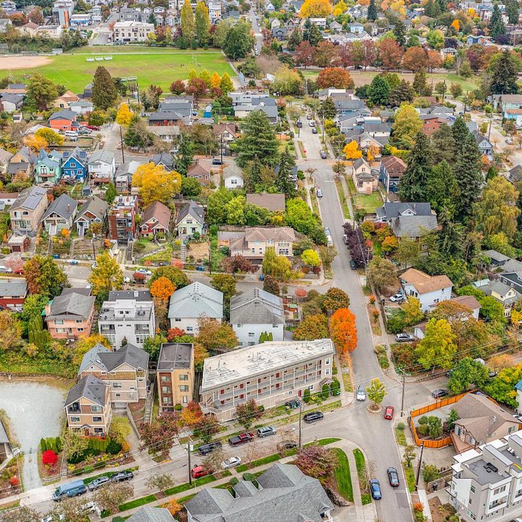 Photograph of The Cloudbreak Townhome - 88 Walkscore!