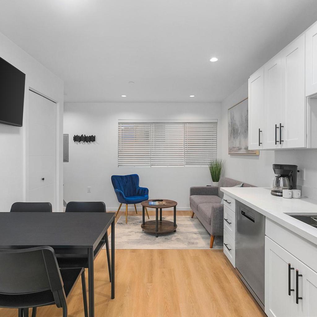 Photograph of The Cloudbreak Townhome - 88 Walkscore!
