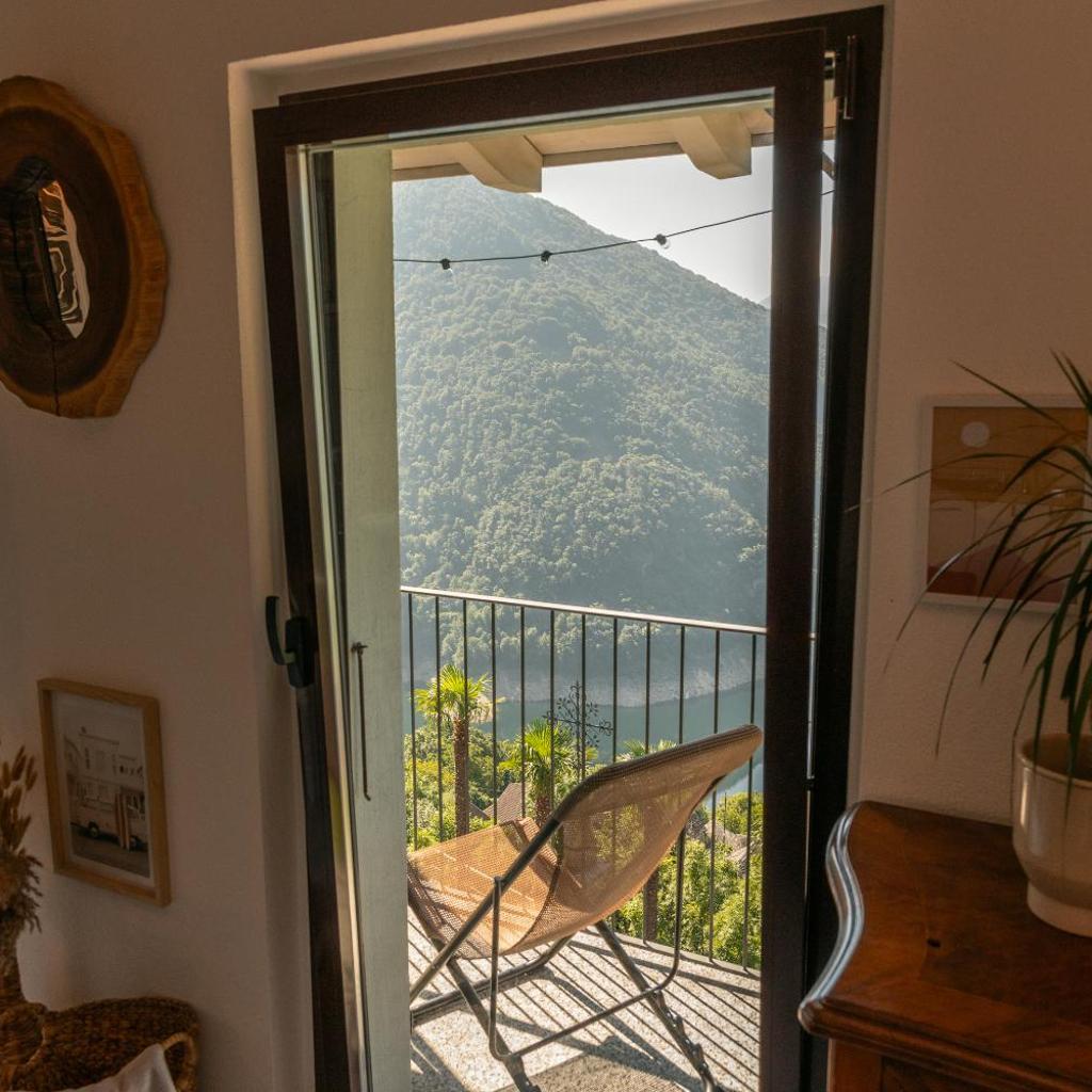 Image 17 - Cà Armonia 2 Lake & Mountain View Apartment
