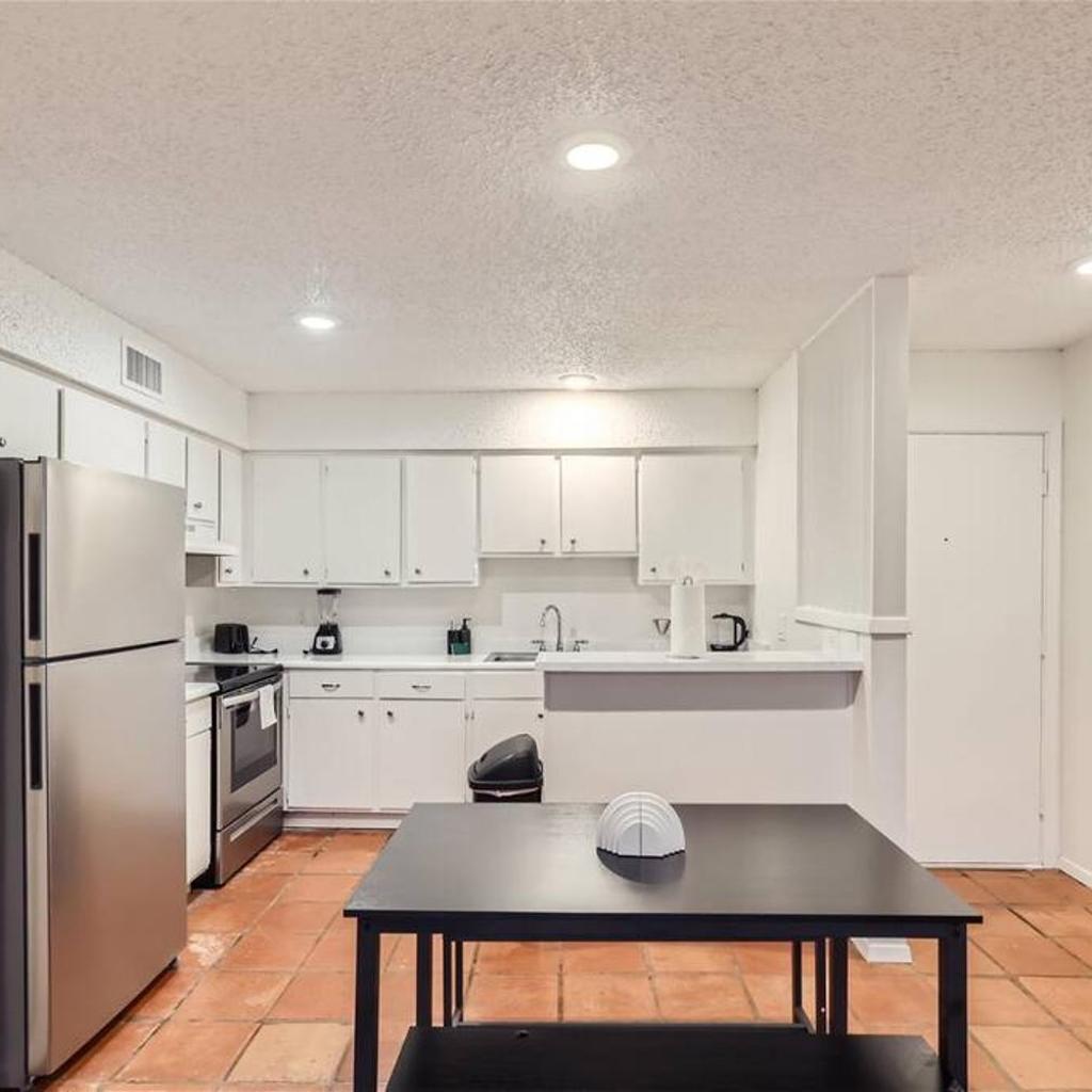 Photograph of 2B Getaway Steps to Dtwn - Sleeps 6 - Pool, Prkg
