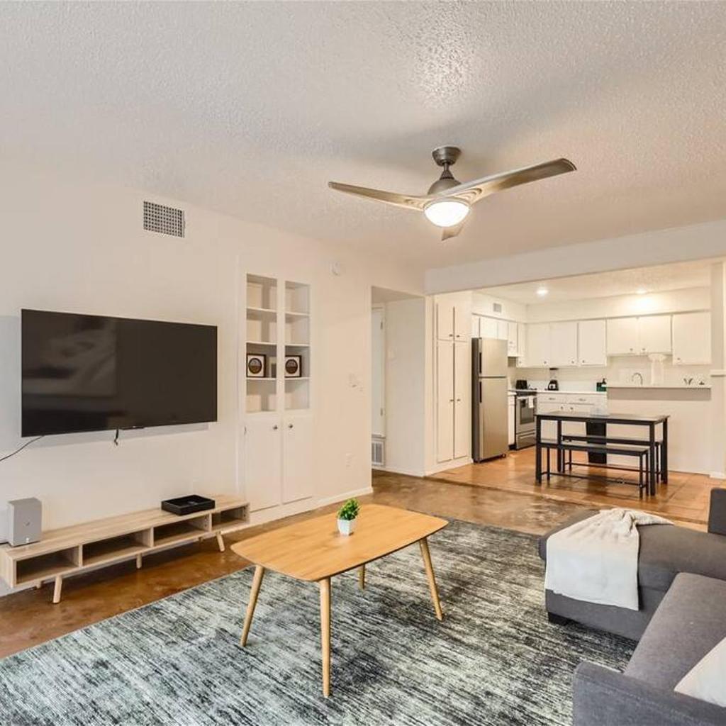 Photograph of 2B Getaway Steps to Dtwn - Sleeps 6 - Pool, Prkg