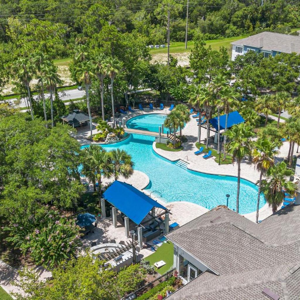 Photograph of Modern 3BR2BA Pools, Gym Near Airport #5