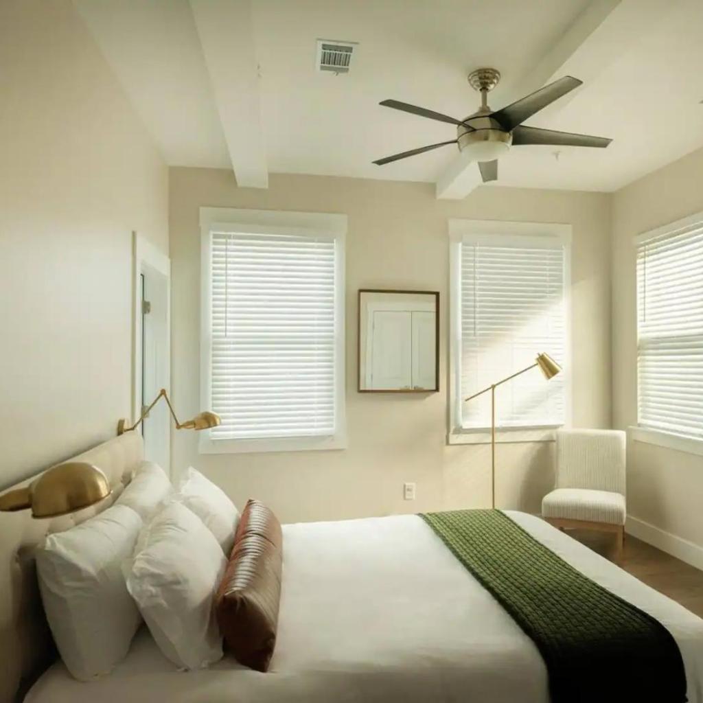 Photograph of Downtown, contemporary, 2 bedroom, Roof Terrace! 4A