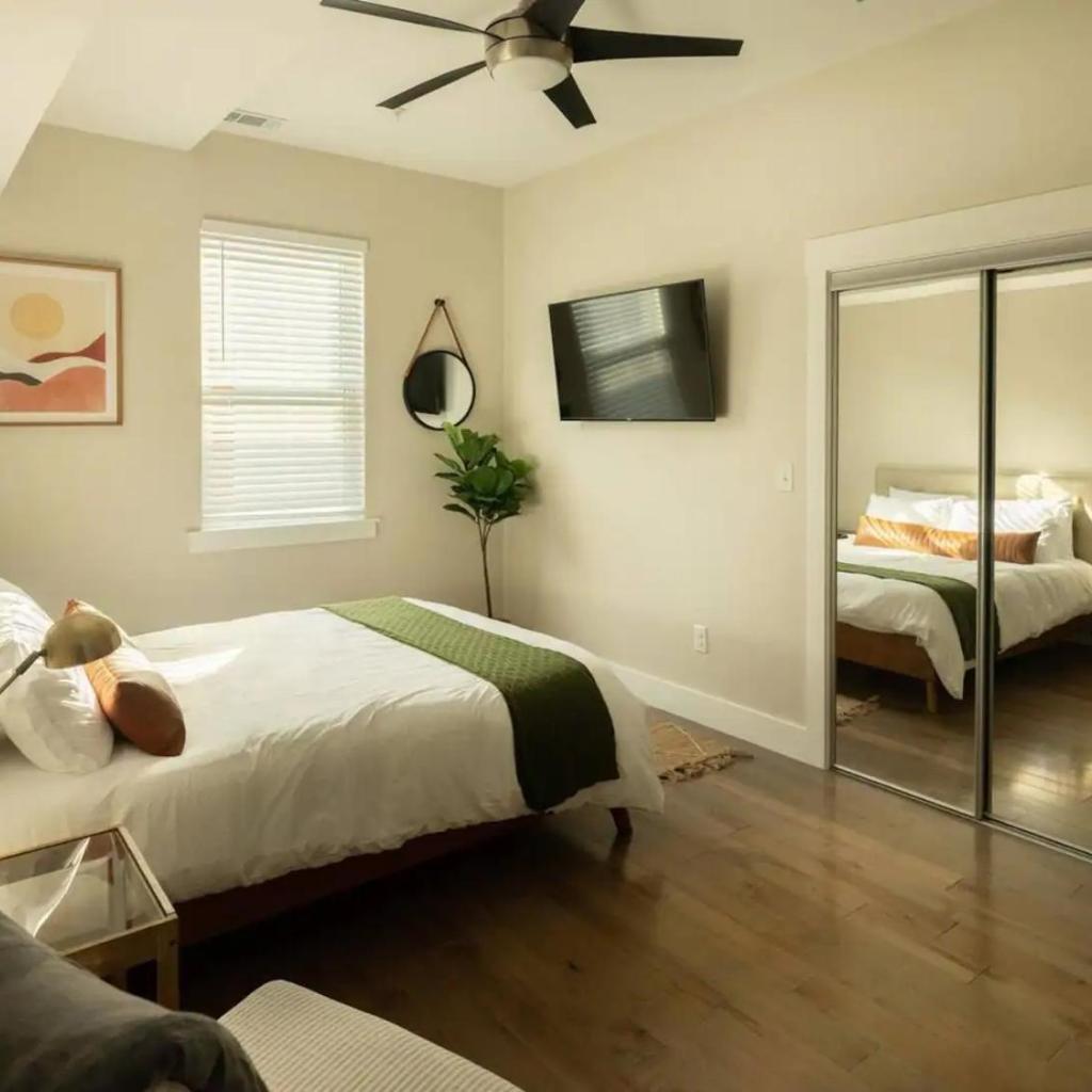 Photograph of Downtown, contemporary, 2 bedroom, Roof Terrace! 4A