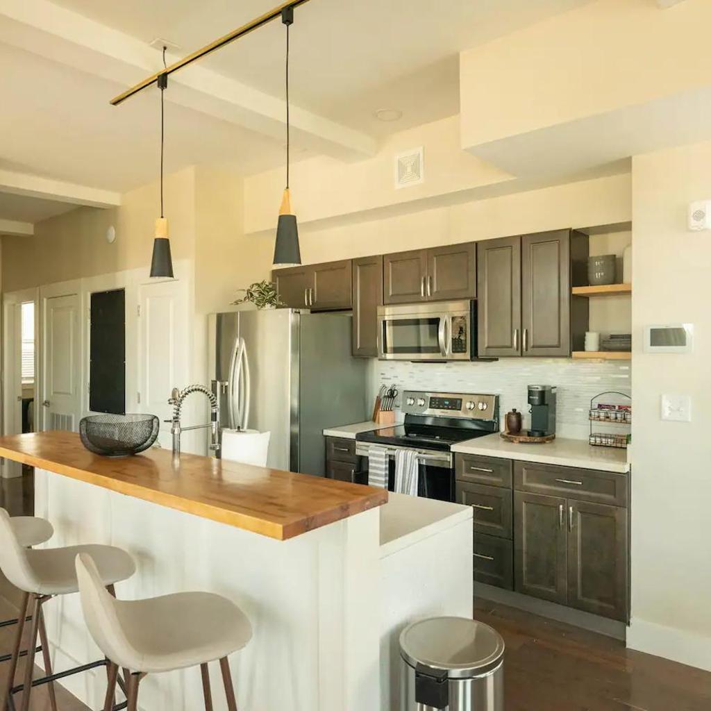 Photograph of Downtown, contemporary, 2 bedroom, Roof Terrace! 4A