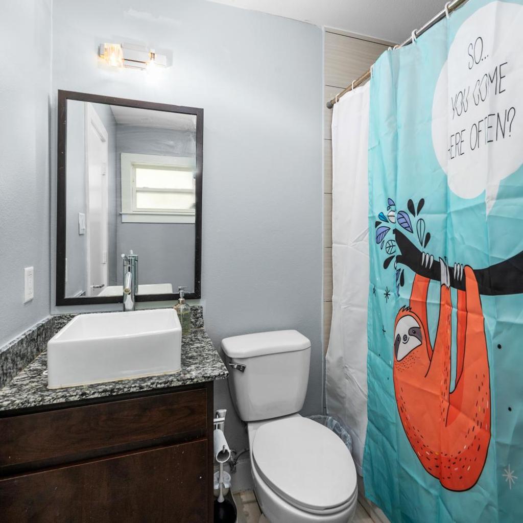 Photograph of 1BR King Bed Apt, Free Park Close to Medical Center