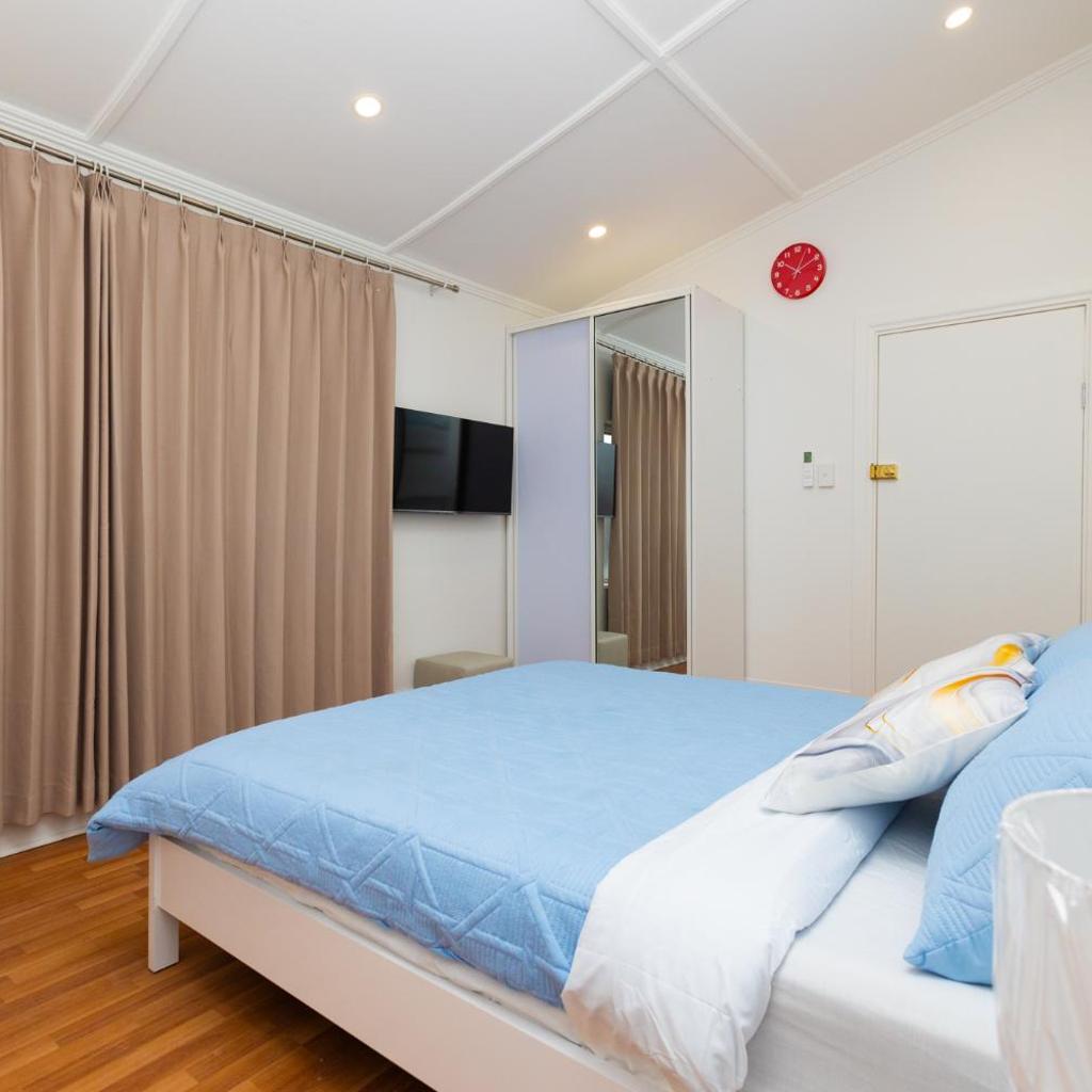 Photograph of Glenelg Modern Studio, QBed,Wifi