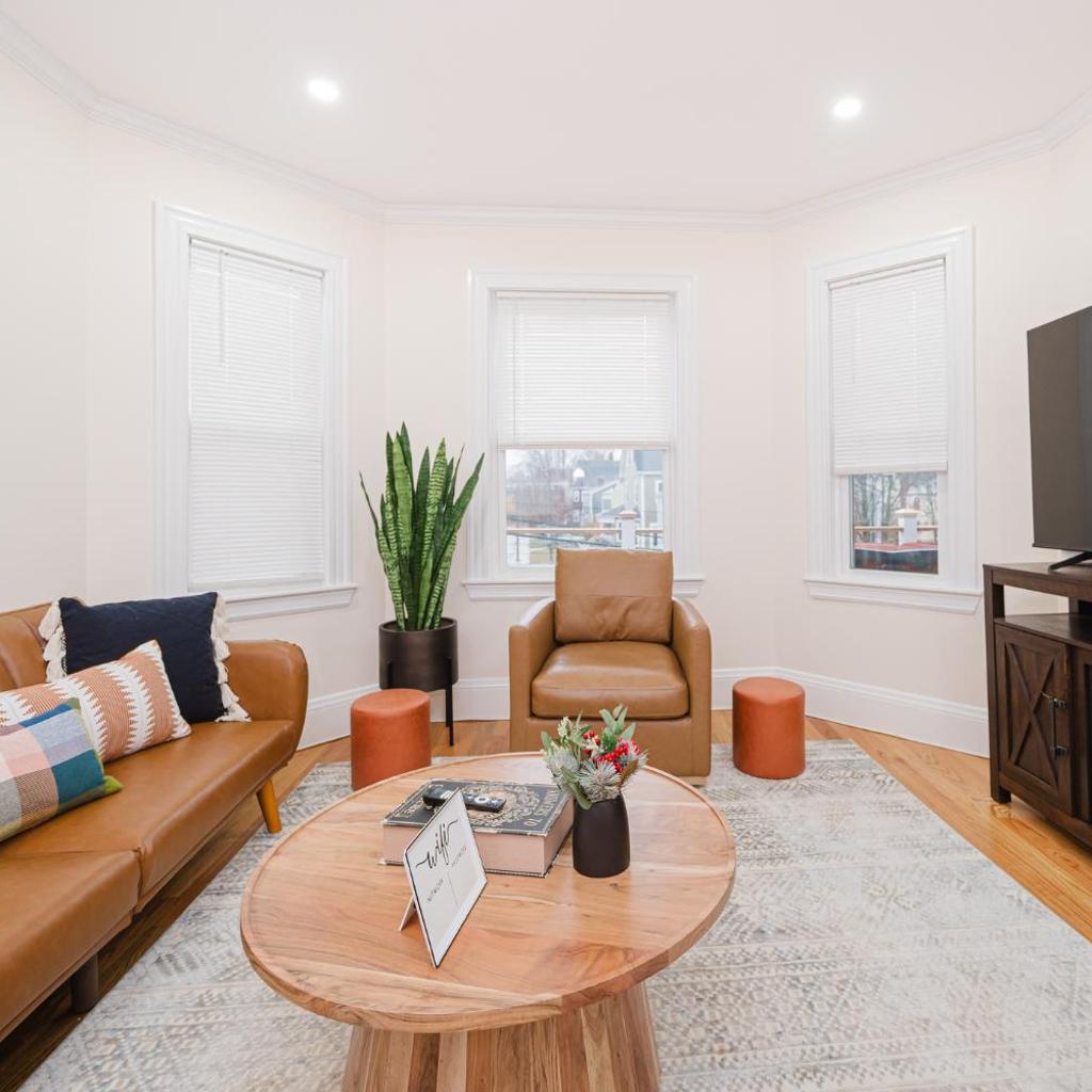 Photograph of 76-2 5BR Cozy Apartment in Boston