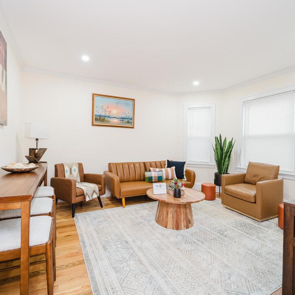Photograph of 76-2 5BR Cozy Apartment in Boston