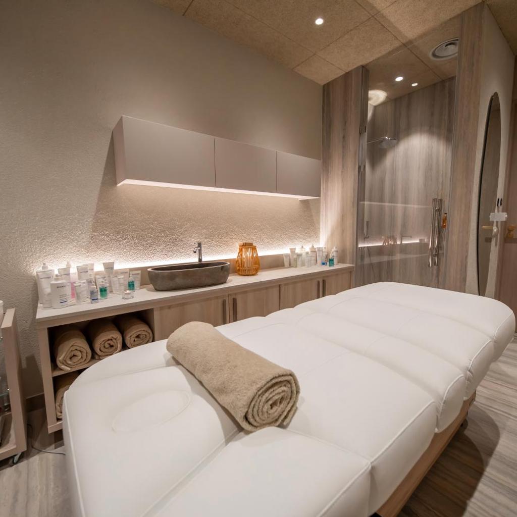 Hotel GLAR Conference & SPA — 