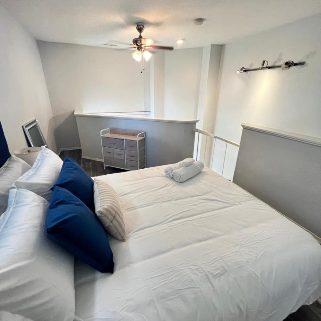Photograph of Pet-Friendly Uptown Dallas Loft with Patio & Grill