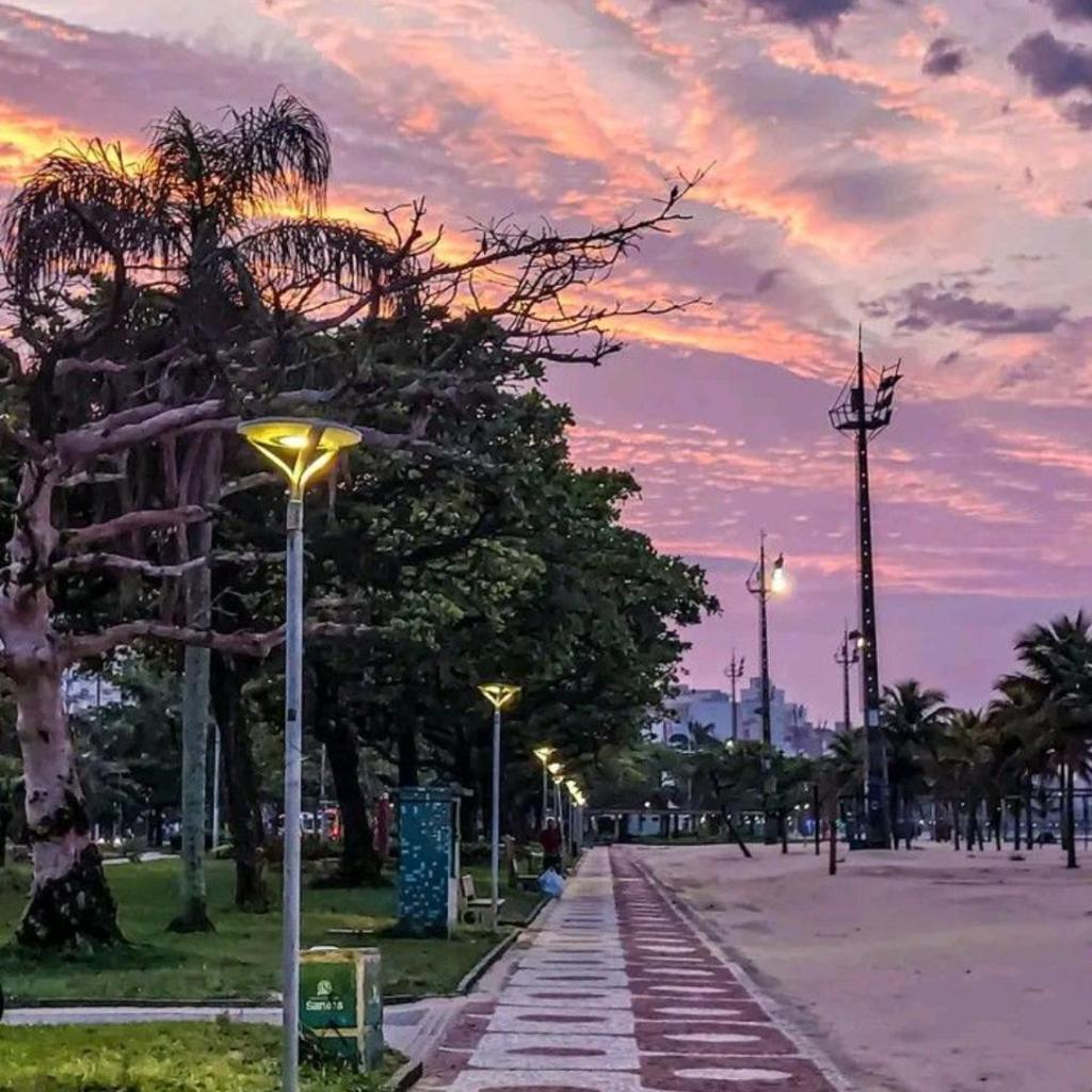 Comfortable Gonzaga Apartament - Em 1 minuto a pé tá na PRAIA Gonzaga em Santos e no Shopping Balneário, 2 ar-condicionados, portaria 24 horas, elevador, 1 vaga carro Gratís, wi-fi Grátis, enxoval Gratuito, PRAIA Santos Gonzaga, Bicicleta disponí — foto 9