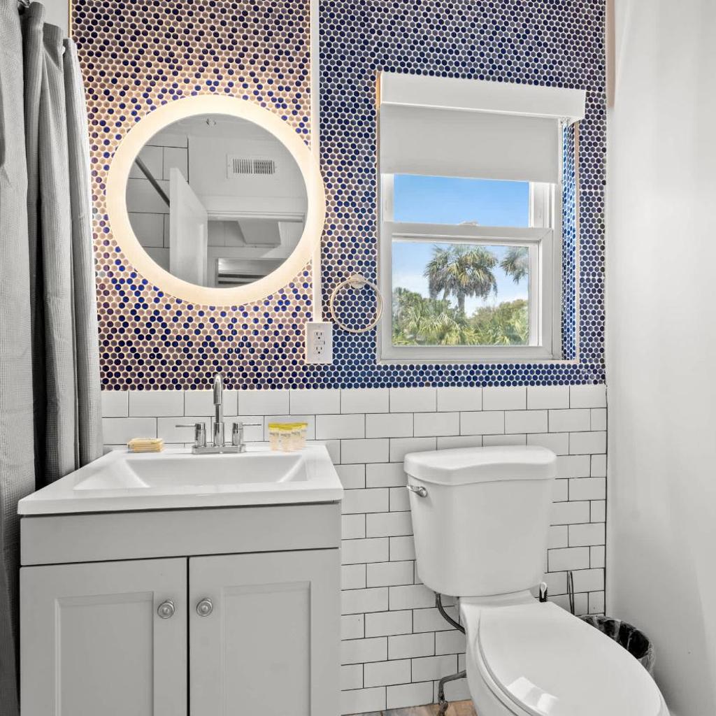 Photograph of 4BR2BA Sleeps 12 Pet-Friendly Steps to Beach