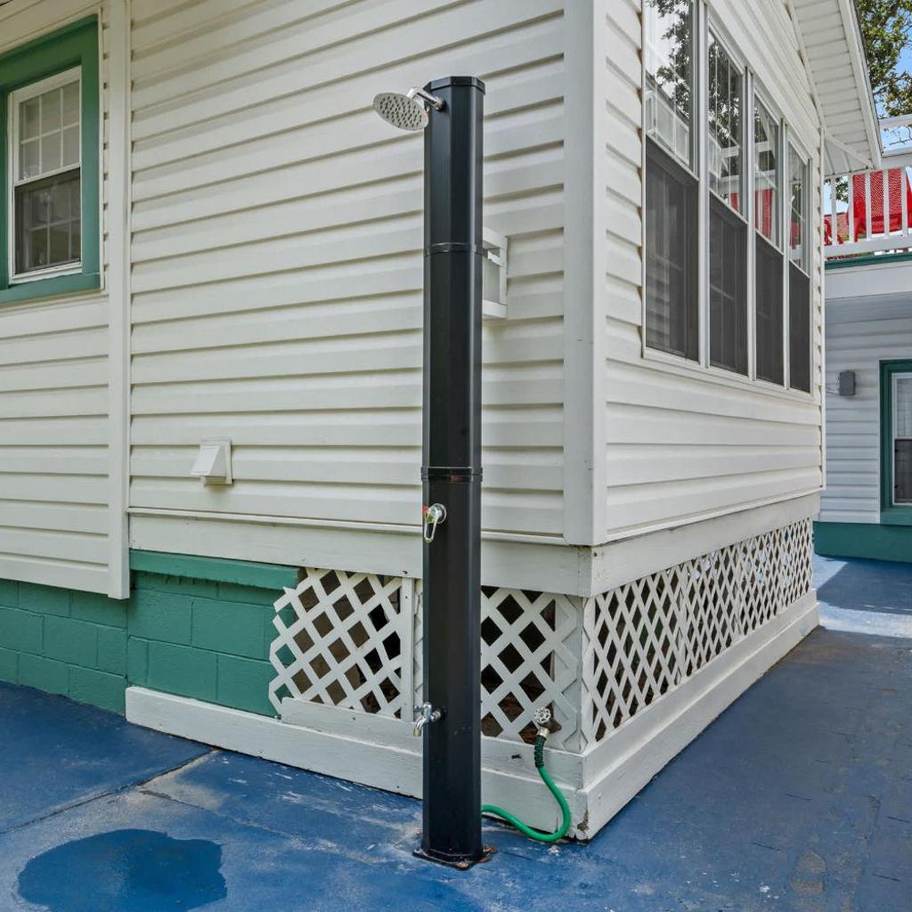 Photograph of 4BR2BA Sleeps 12 Pet-Friendly Steps to Beach
