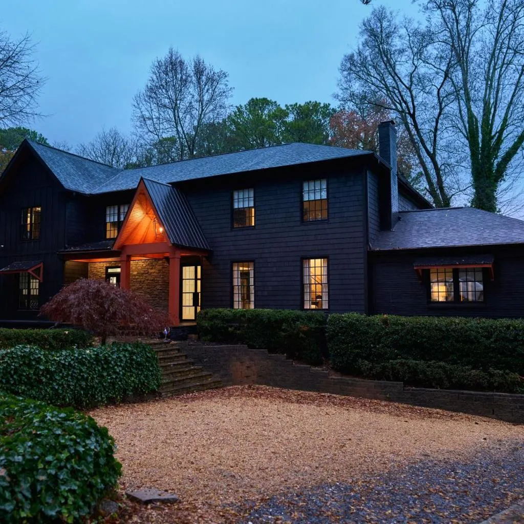 The Black House At Victoria Mill Buckhead