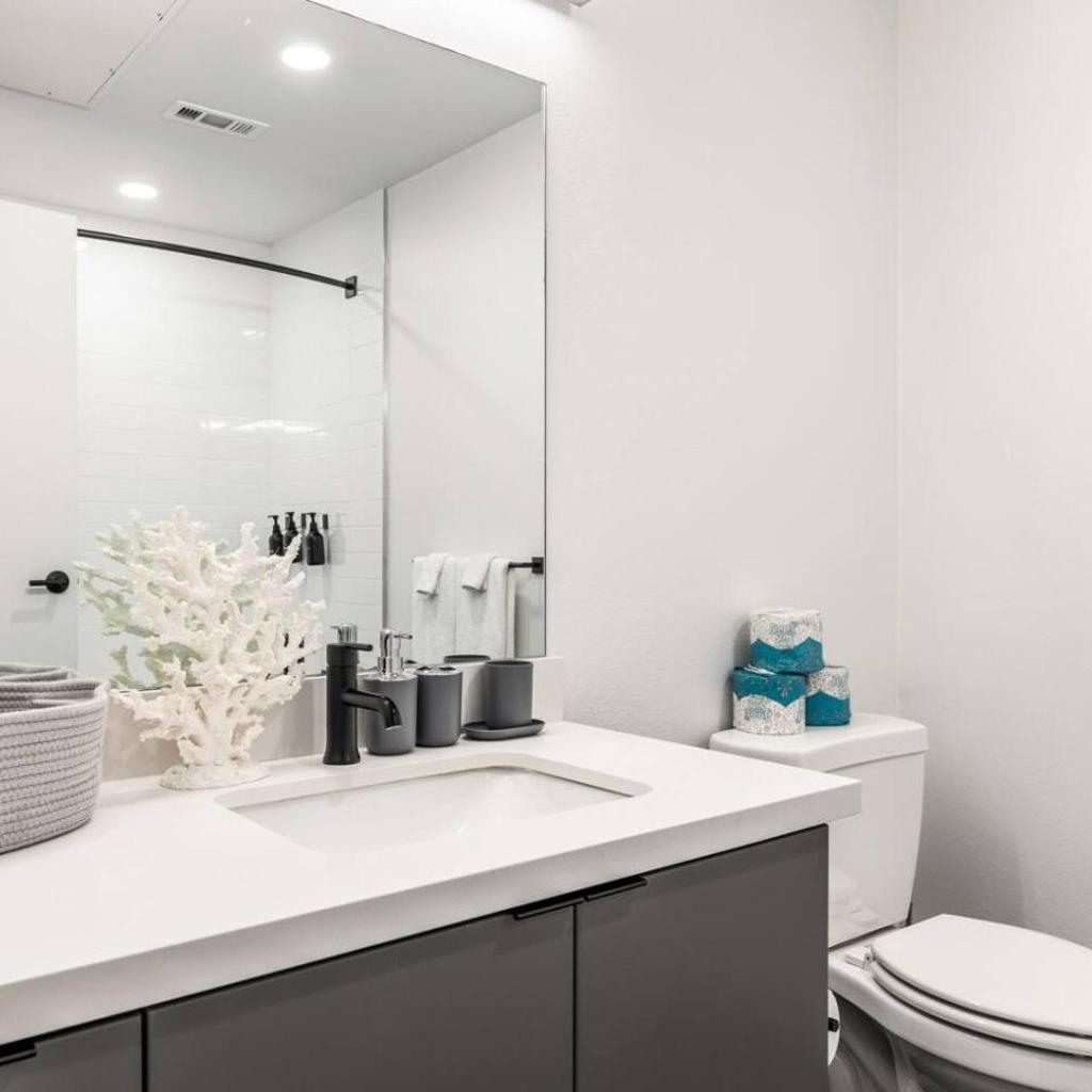 Photograph of The Downtown Haven Suite, 1Mile to Dodger Stadium