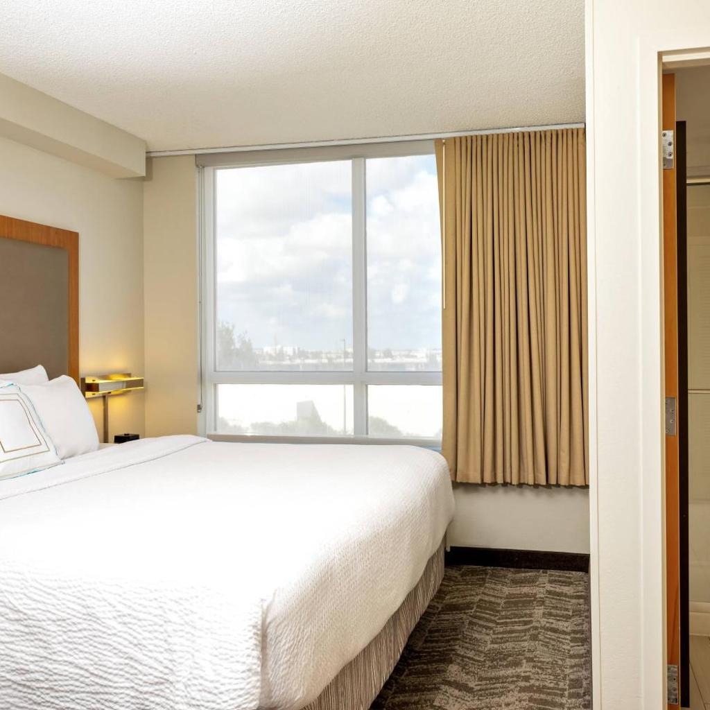 Photograph of SpringHill Suites by Marriott Miami Airport South Blue Lagoon Area