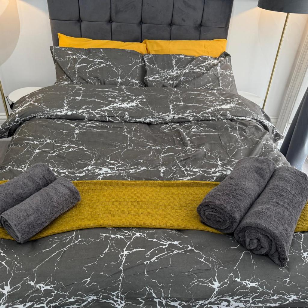 Photograph of Luxury Studio in Victoria, 7 minutes walk to Victoria Station, Room 6