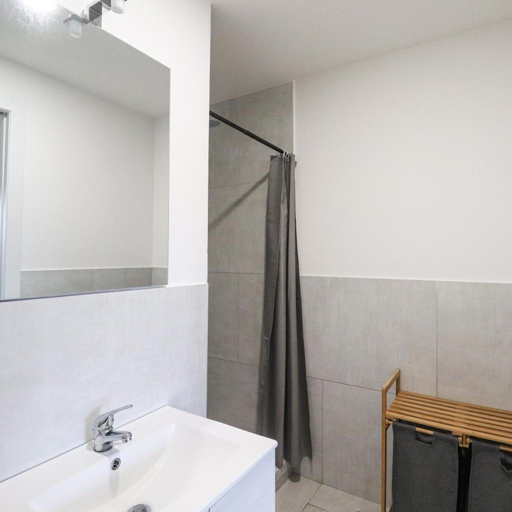 Photograph of Modern Deluxe 2 Suites Apartment - 15min Colosseum & Metro 5min - AC, Wifi