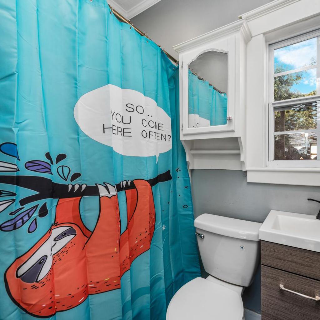 Photograph of Comfy Studio with King Bed & Full Kitchen - Near Attractions