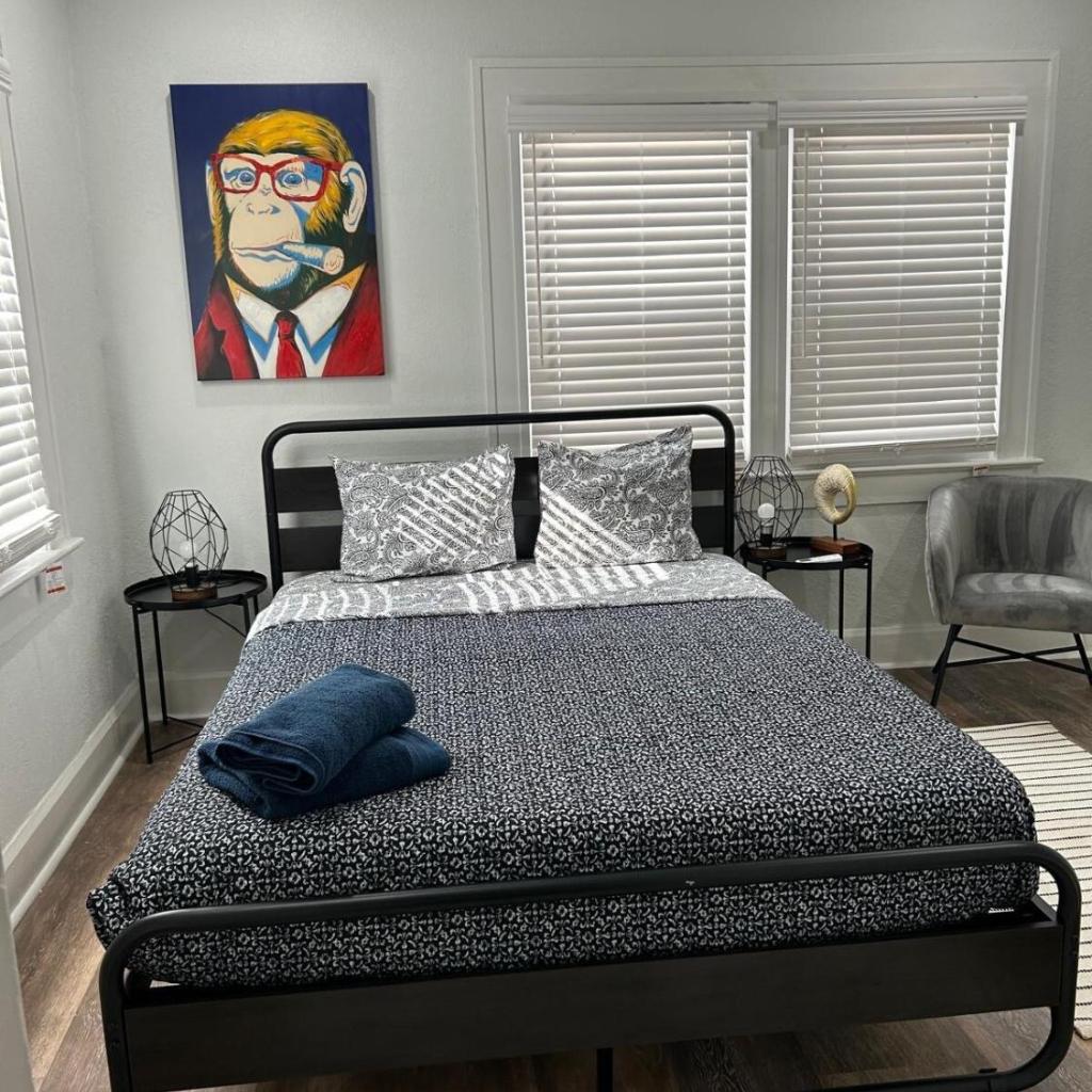 Photograph of Downtown Hideaway 1-Bedroom Bungalow