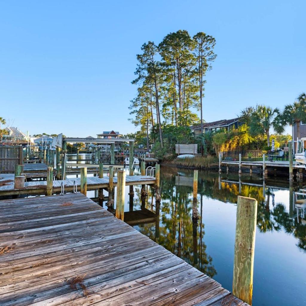 Photograph of Dockside Retreat (3/2)