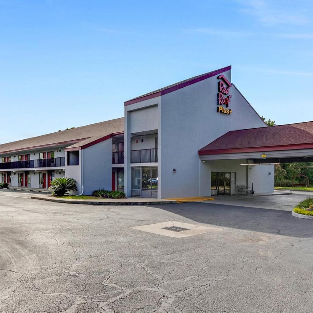 Photograph of Red Roof Inn PLUS+ Mt Pleasant - Patriots Point