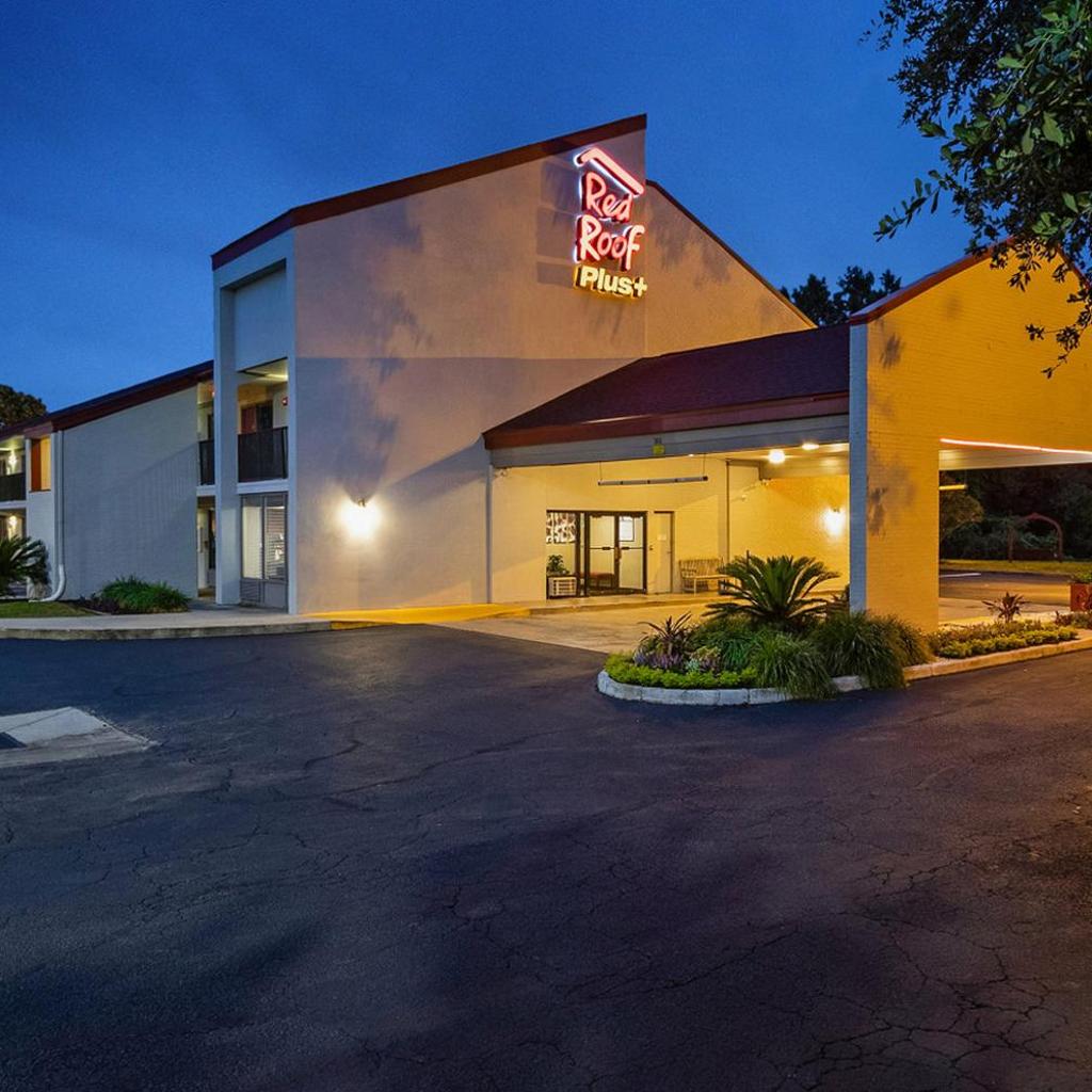 Photograph of Red Roof Inn PLUS+ Mt Pleasant - Patriots Point