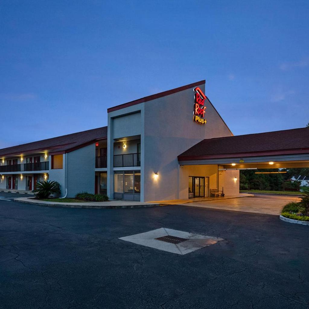 Photograph of Red Roof Inn PLUS+ Mt Pleasant - Patriots Point