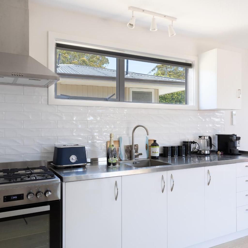 Photograph of Classy Modern Unit close to Airport, Shops and Bus