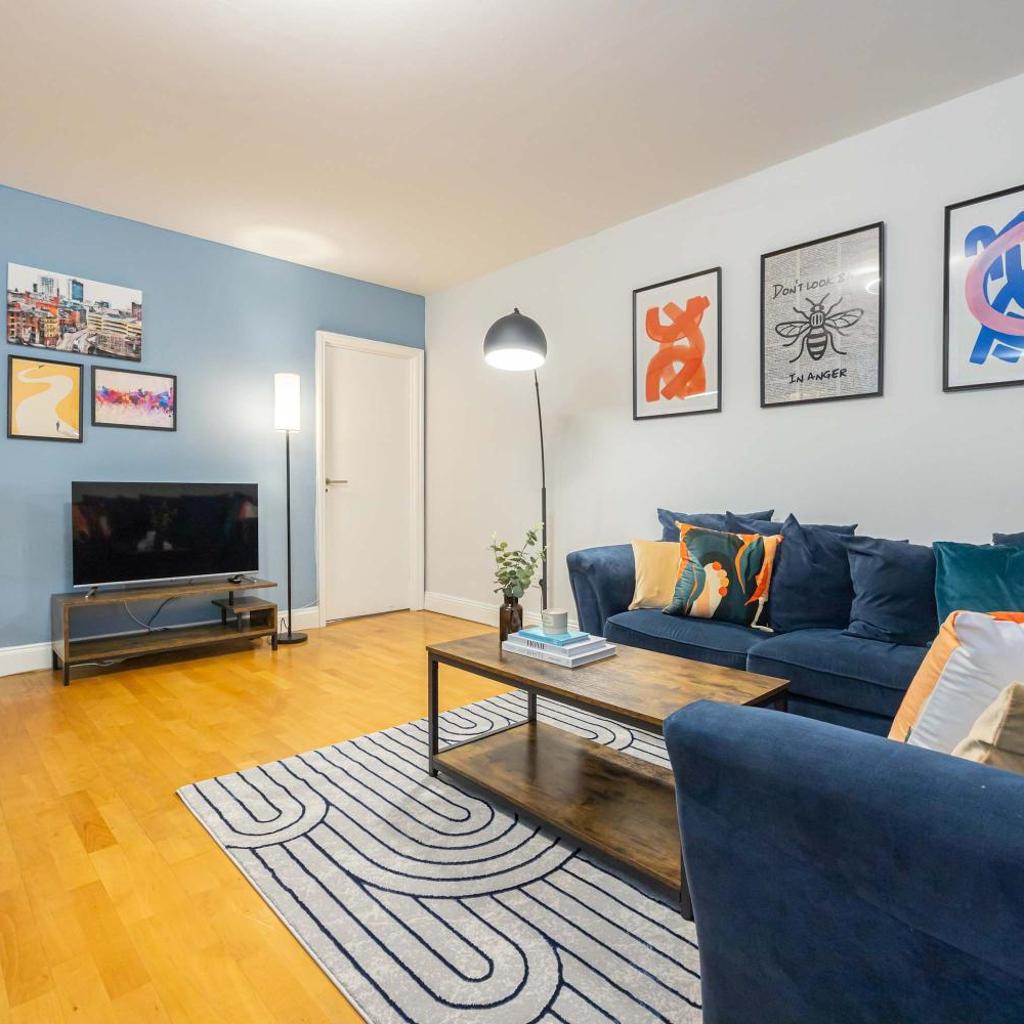 Photograph of 3 Bed Canal St Flat Sleeps 9 City Centre