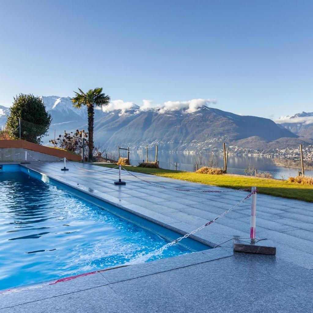 Image 29 - Lakeside Pool Paradise