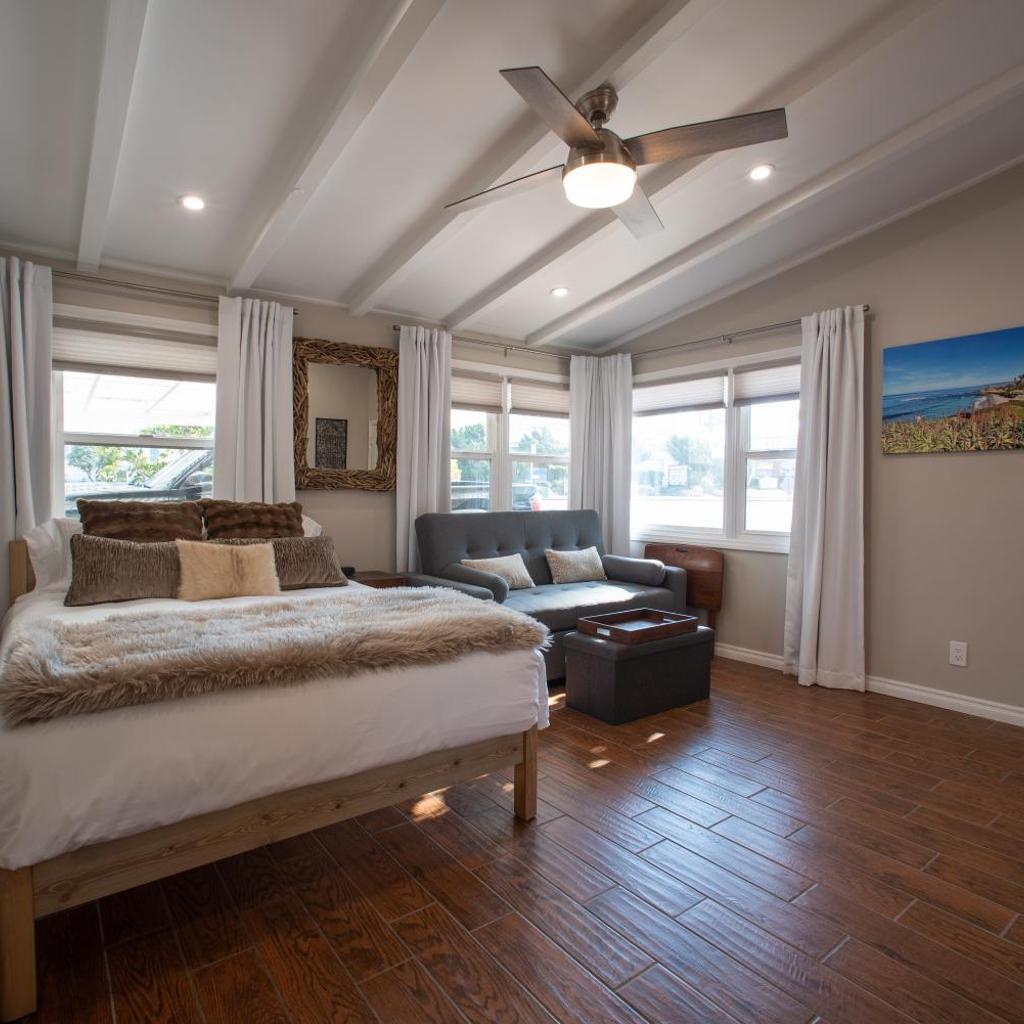 Photograph of La Jolla Windansea Upscale Bungalow