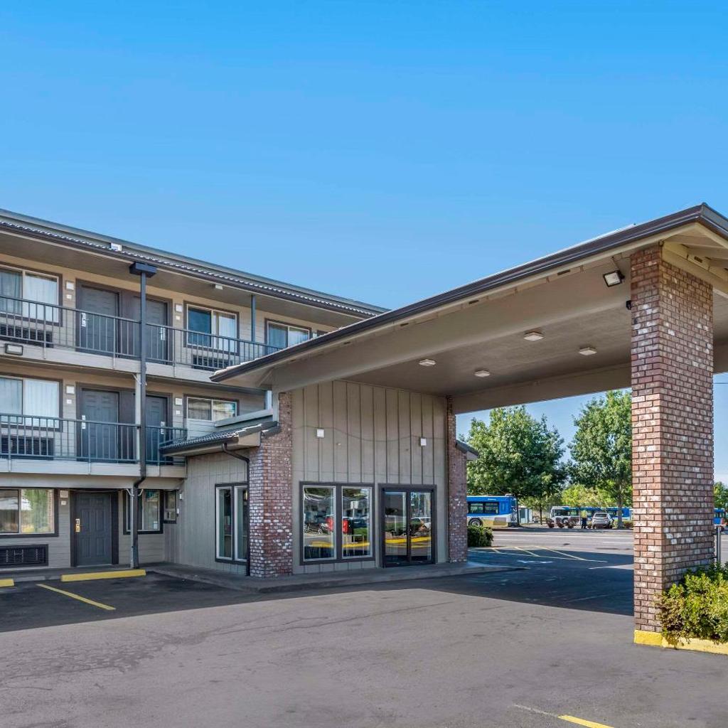 Photograph of Econo Lodge Portland Airport