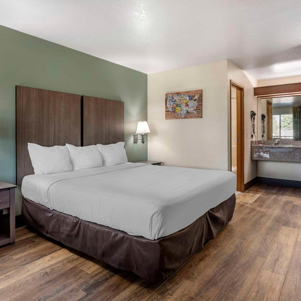 Photograph of Econo Lodge Portland Airport