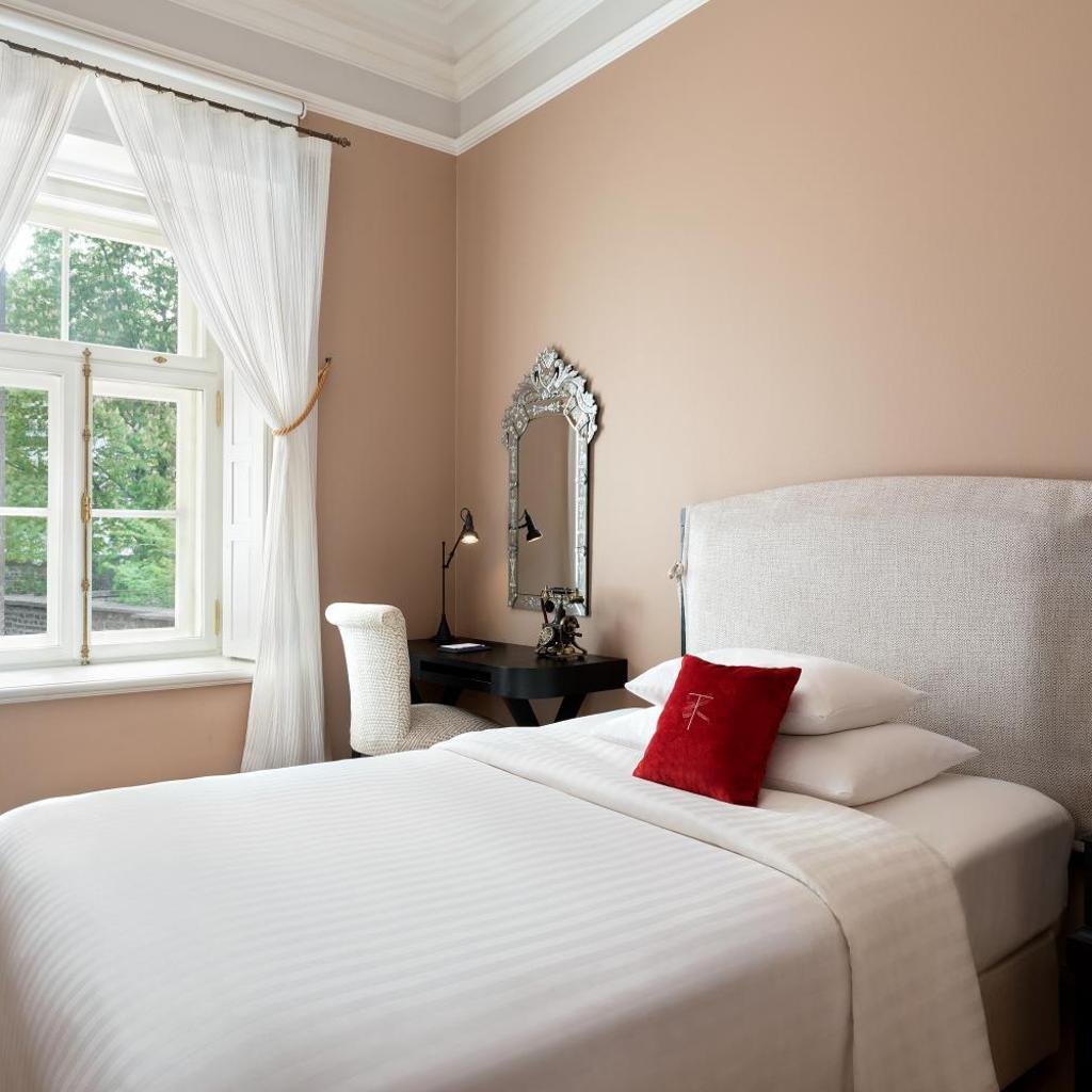Hotel Telegraaf, Autograph Collection — 