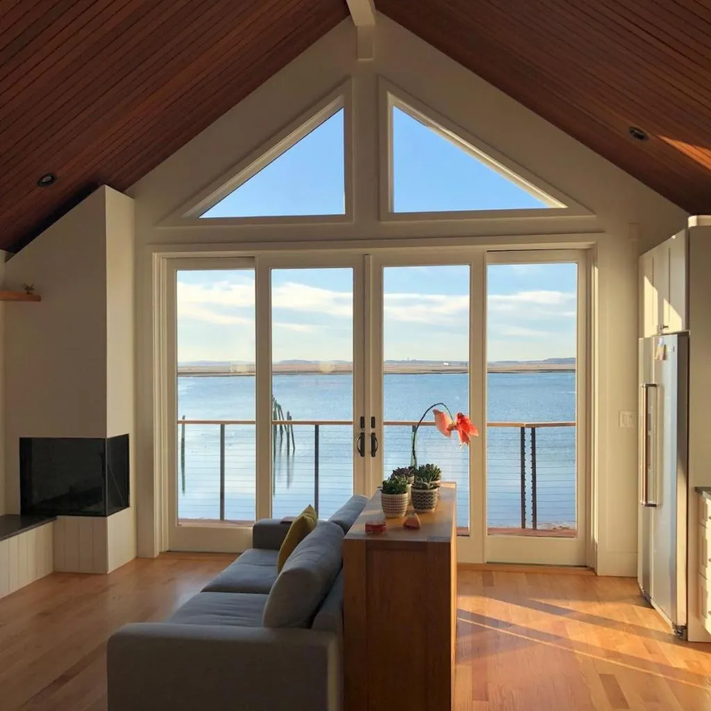 Waterfront Escape - Close to Airport & Downtown