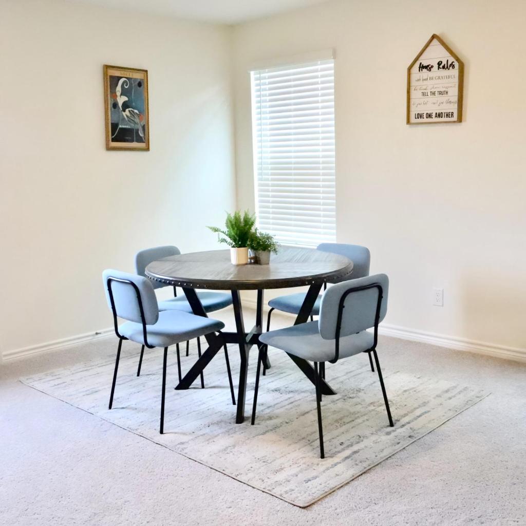 Photograph of Near Airport & Prime Location Getaway sleeps 8