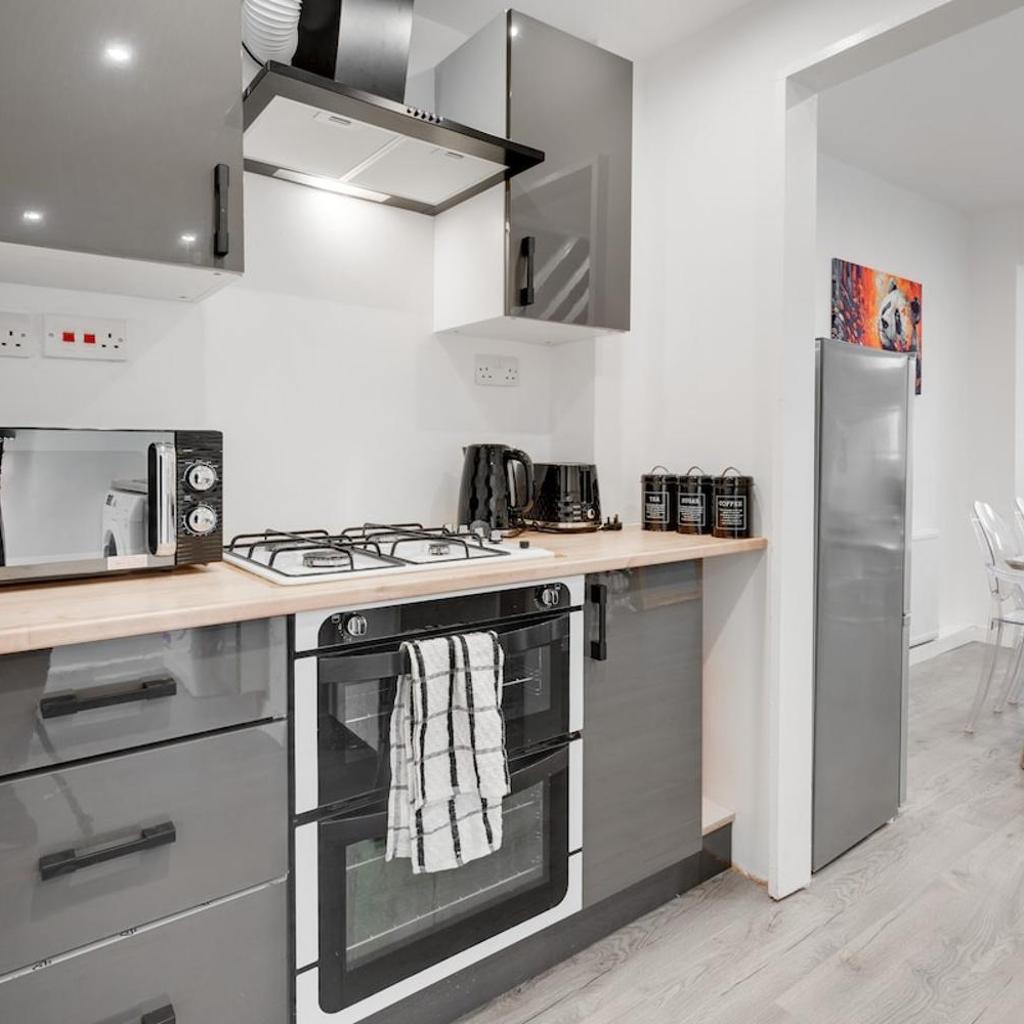 Photograph of Beautiful House - Free Parking - 5 mins to centre