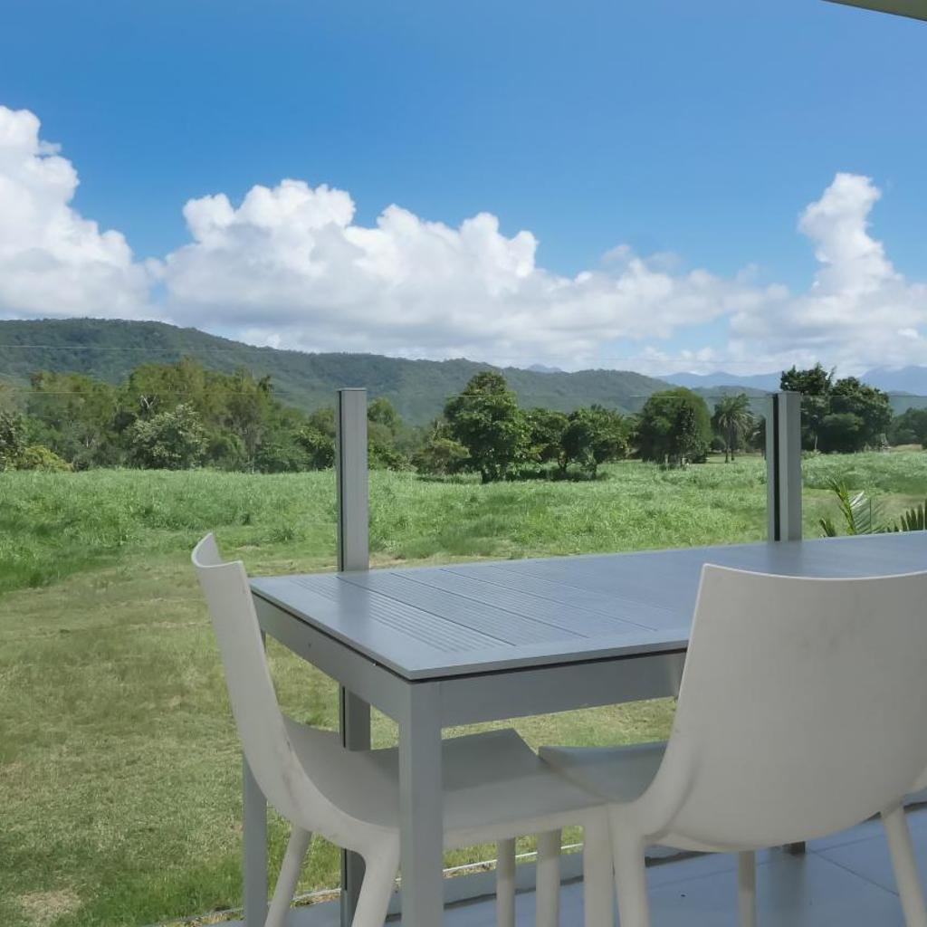Pool Resort Port Douglas — 