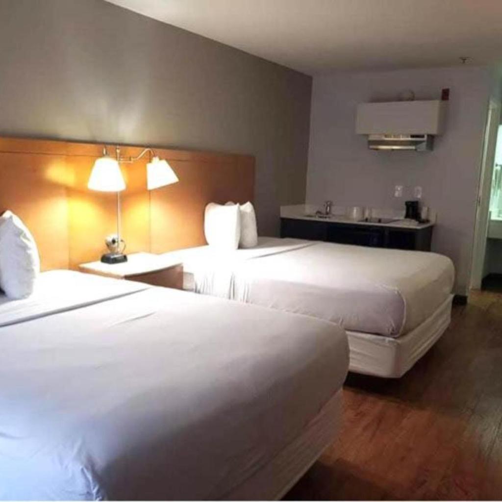 Photograph of Studio 6 Extended Stay - Savannah, GA - Gateway & I-95
