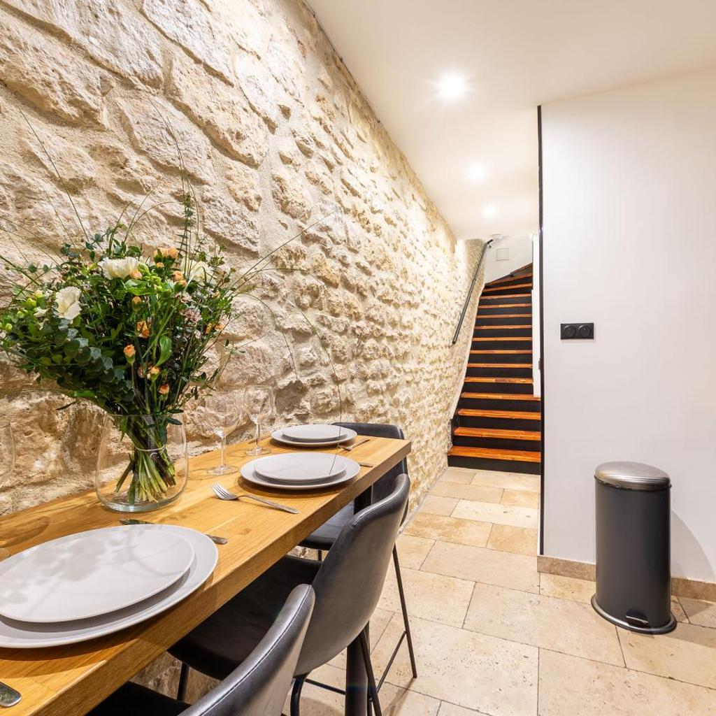 Photograph of AC & Duplex Close to Eiffel Tower - 20 min Away