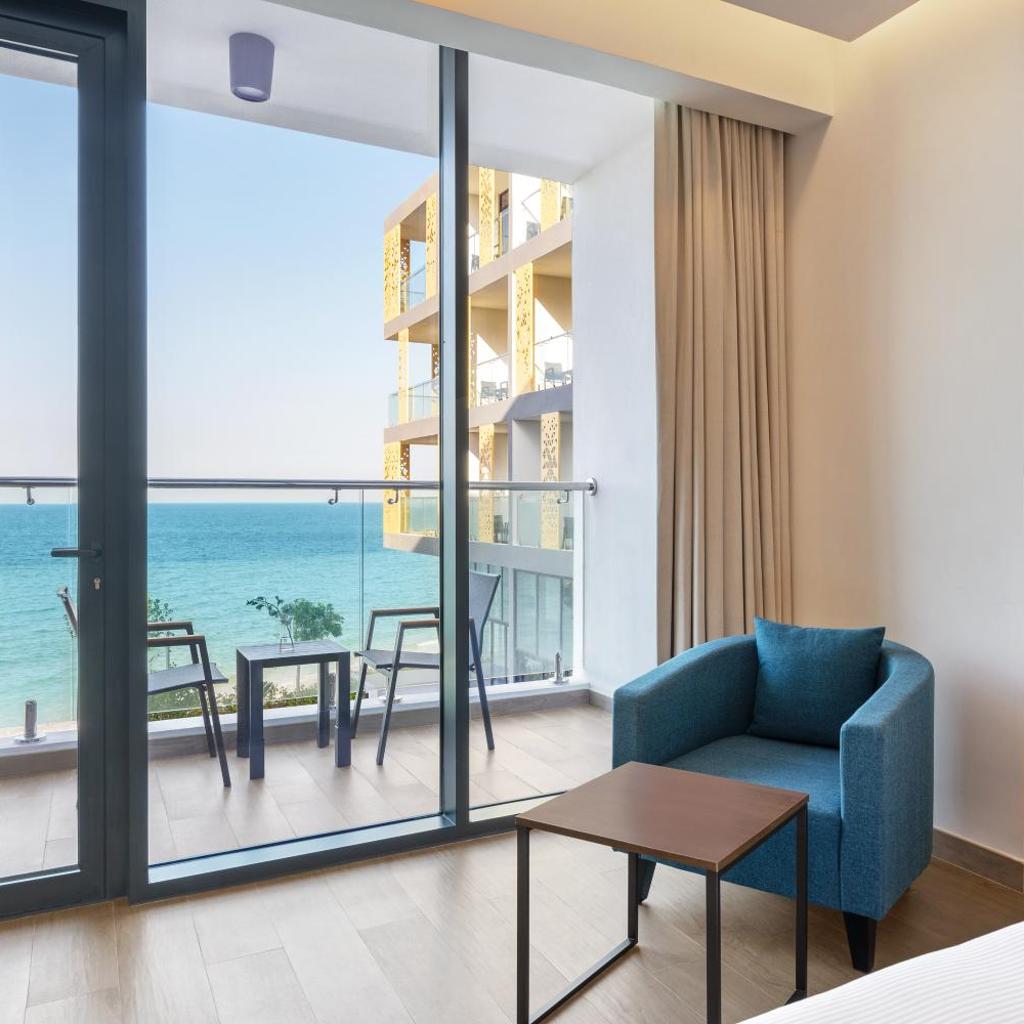 Beach Bay Hotel Mirfa — 