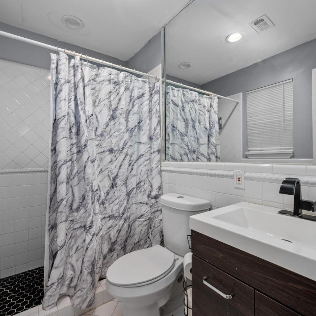 Photograph of Sleek Midtown Studio with Free Park & Pet Friendly