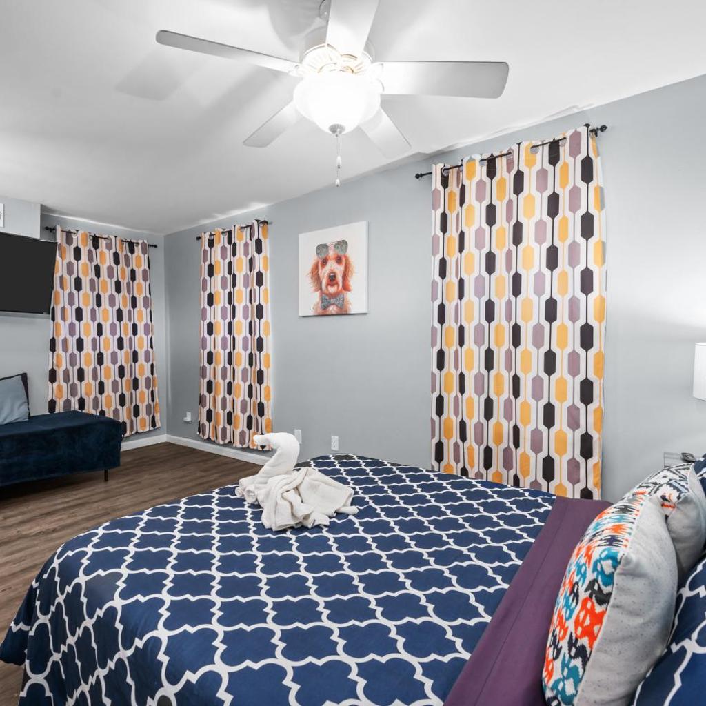 Photograph of Sleek Midtown Studio with Free Park & Pet Friendly