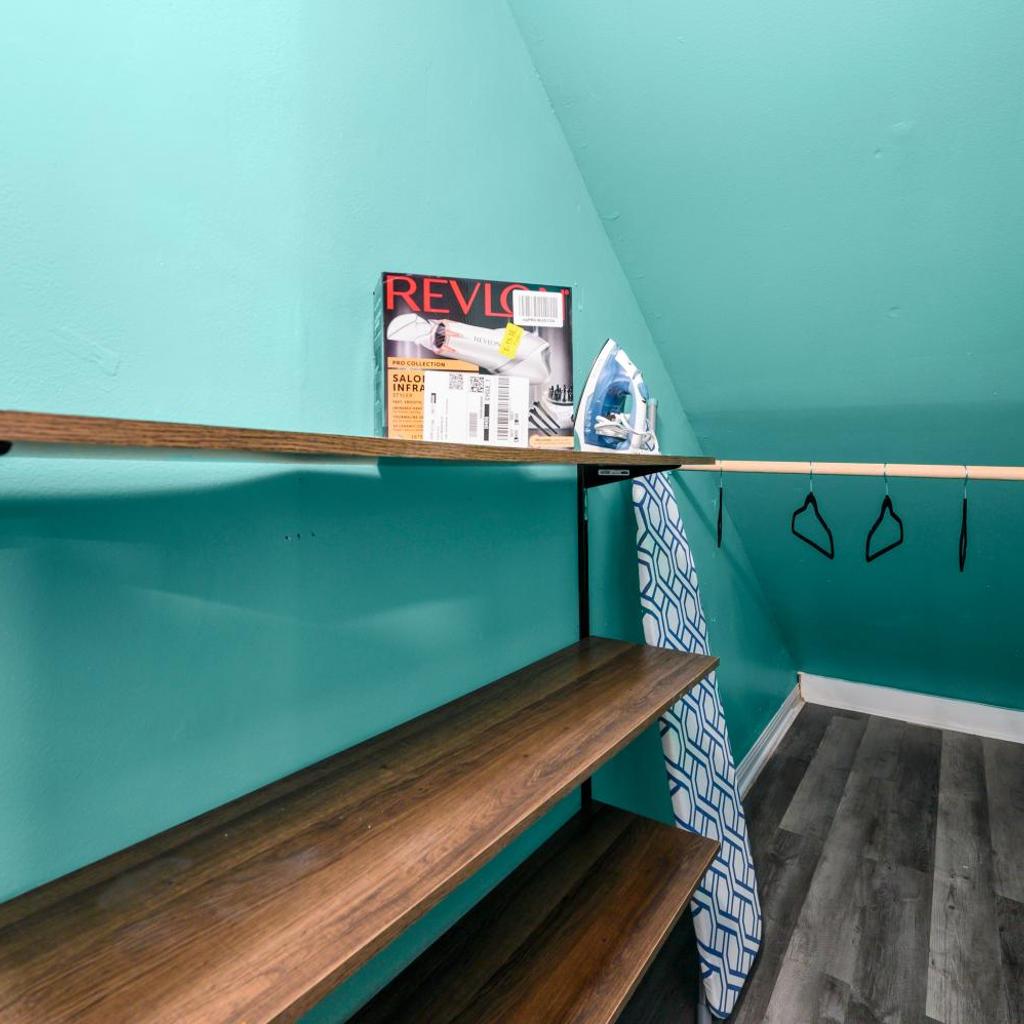 Photograph of Mins to Midtown Heights Studio Apt with Free Parking