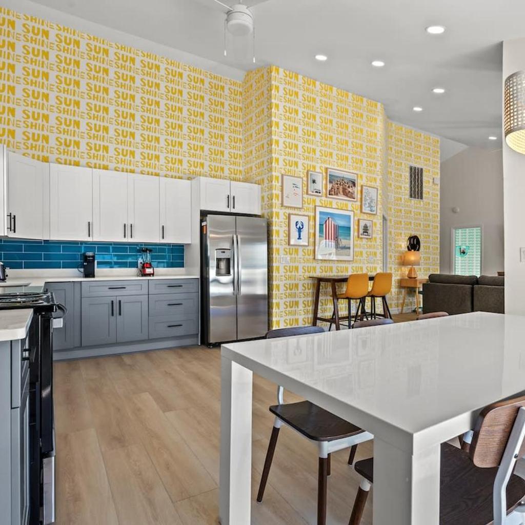 Photograph of Sunshine House #1-Selfie-Friendly - Steps to Beach